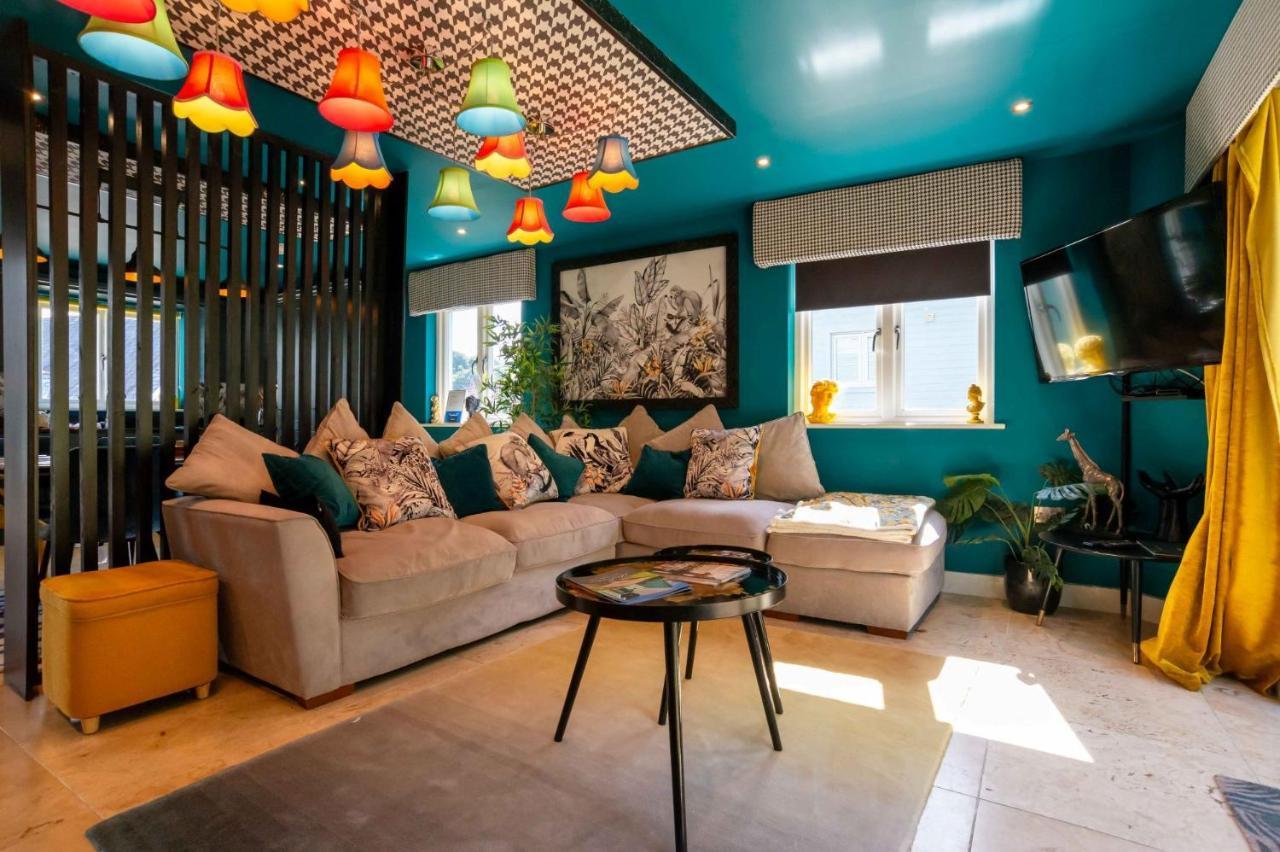 Luxurious Cosy And Contemporary 4 Bedroom - Trewhiddle V3 *