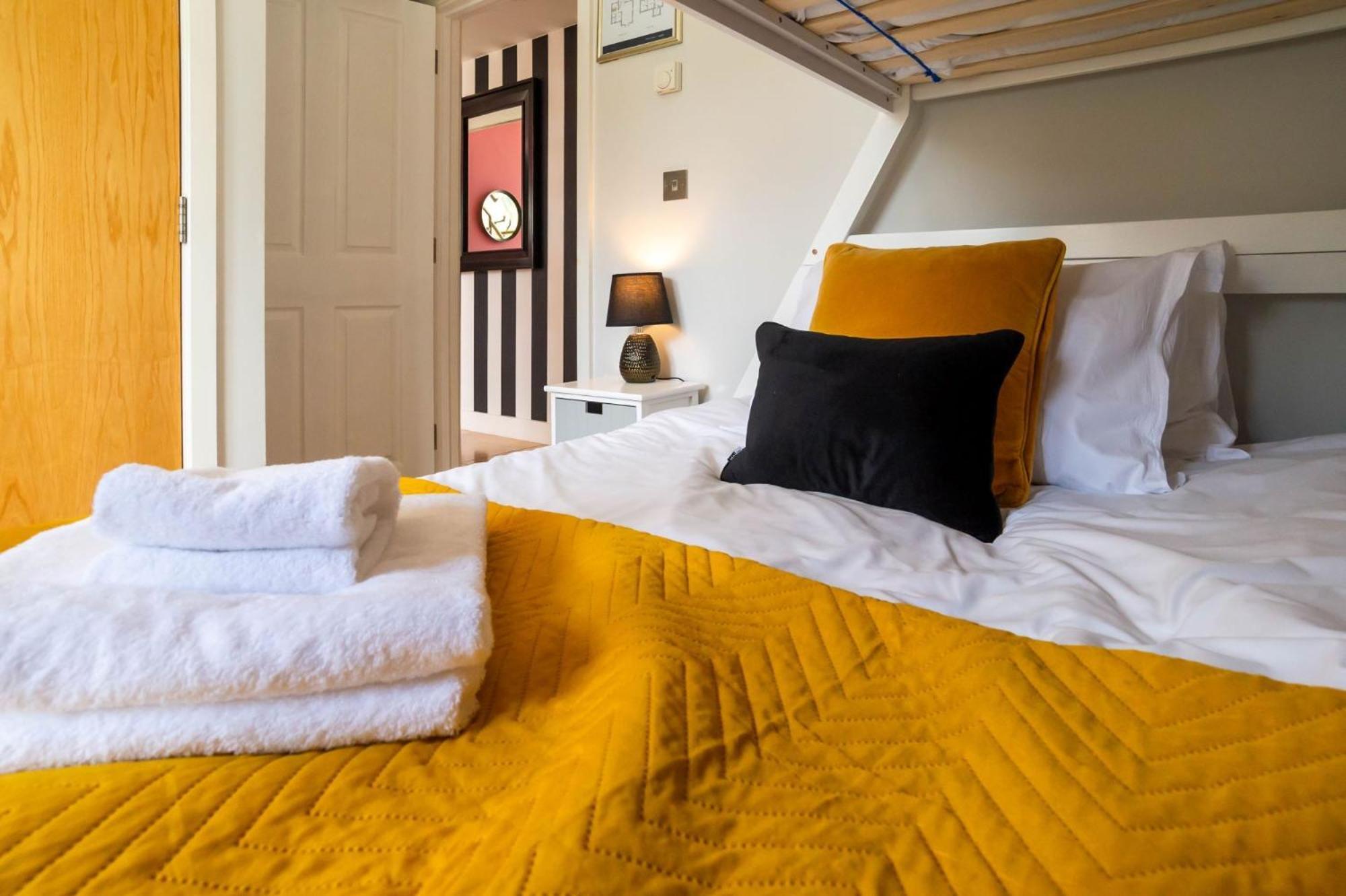 Luxurious Cosy And Contemporary 4 Bedroom - Trewhiddle V3 *